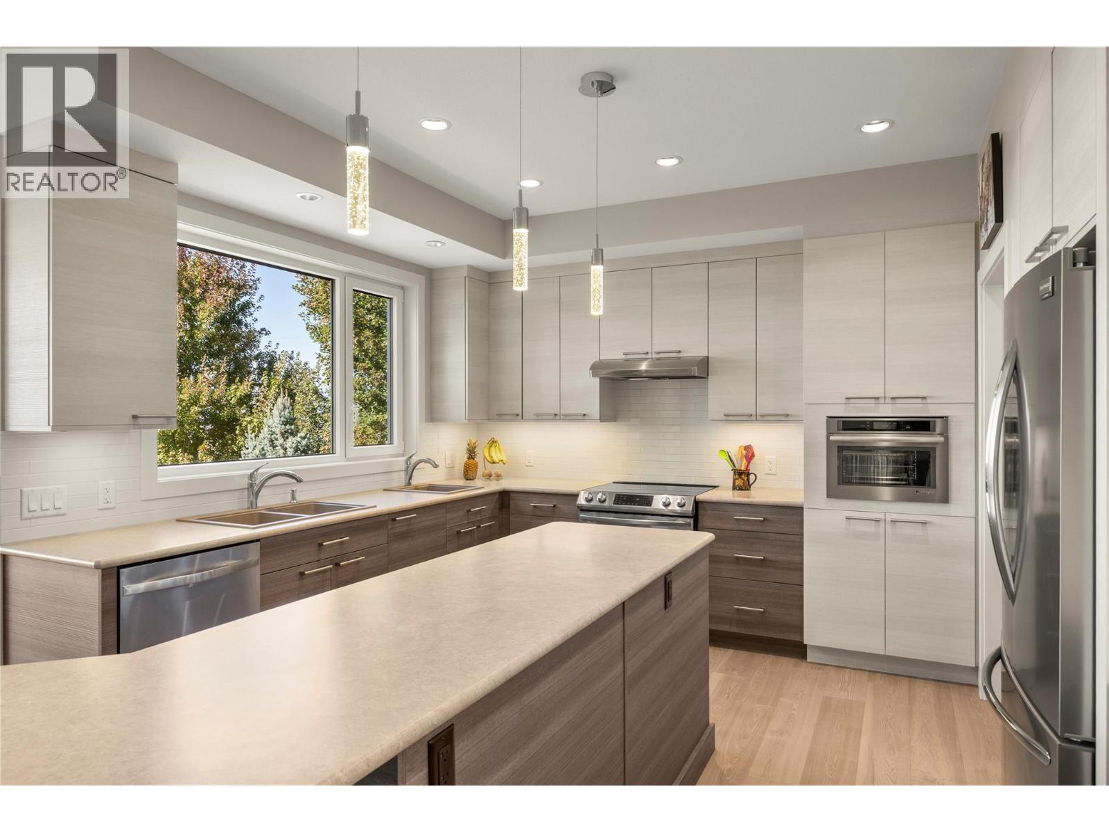 2442 Bella Vista Street