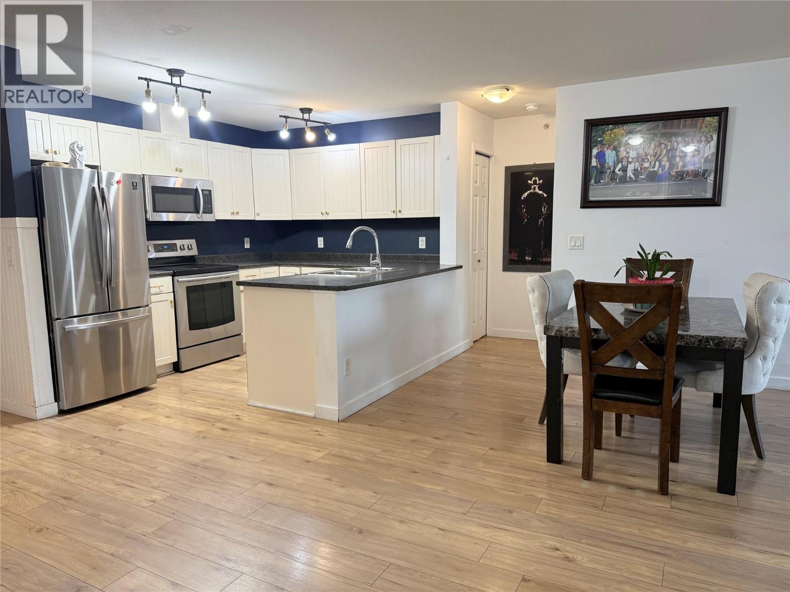 135 Ziprick Road Unit# 406