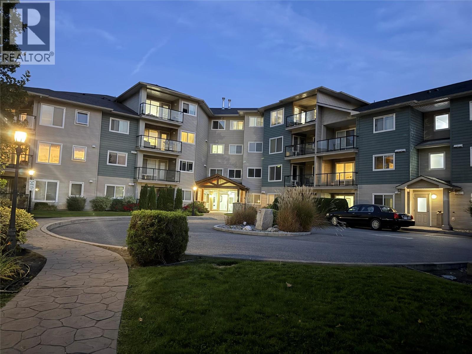135 Ziprick Road Unit# 406