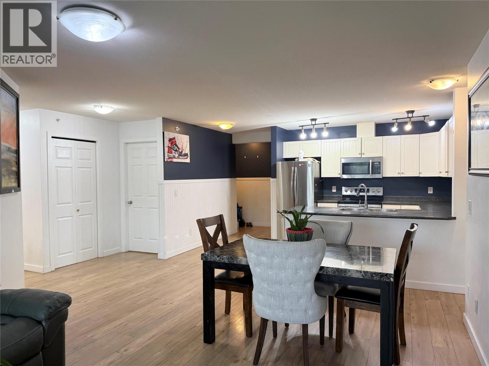 135 Ziprick Road Unit# 406