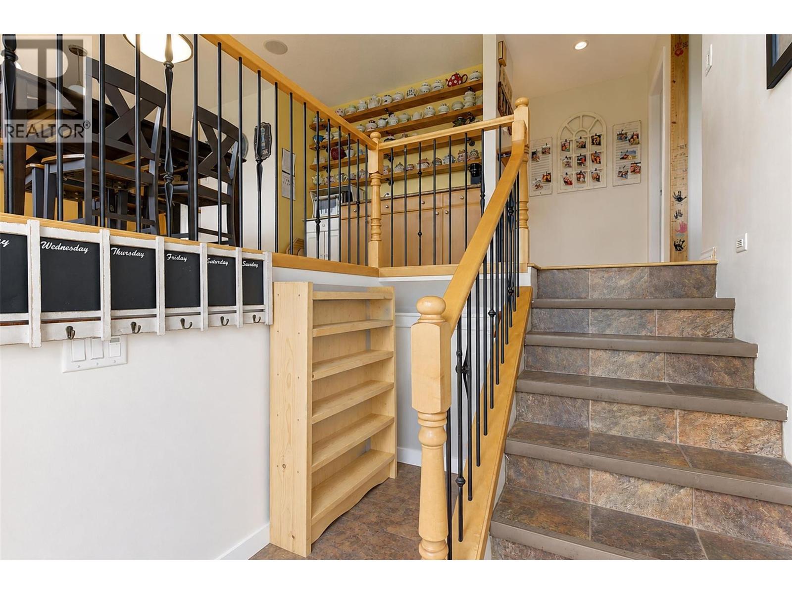 2139 Amundsen Road