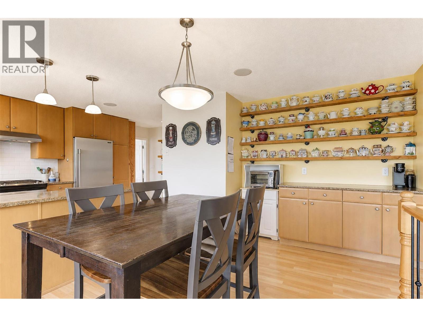 2139 Amundsen Road