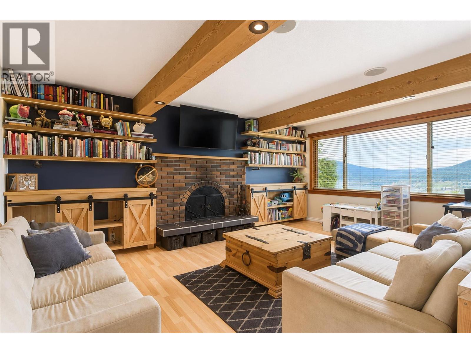 2139 Amundsen Road