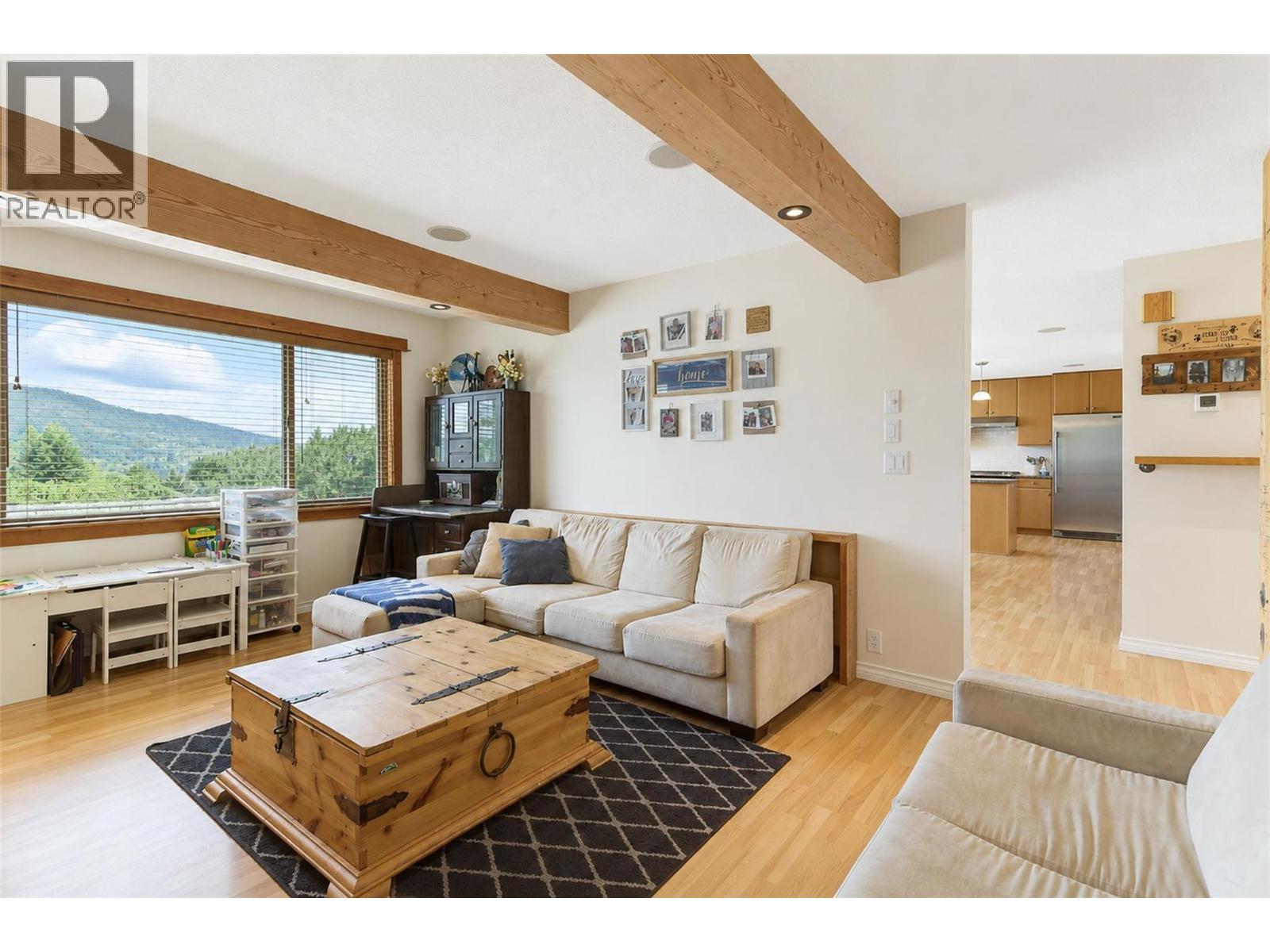 2139 Amundsen Road