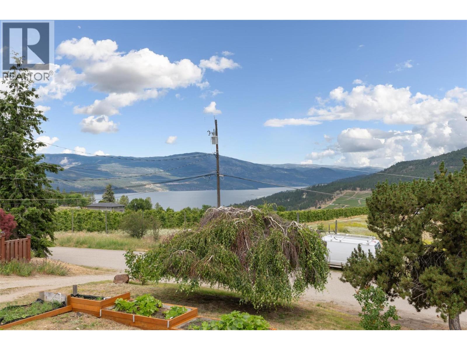 2139 Amundsen Road