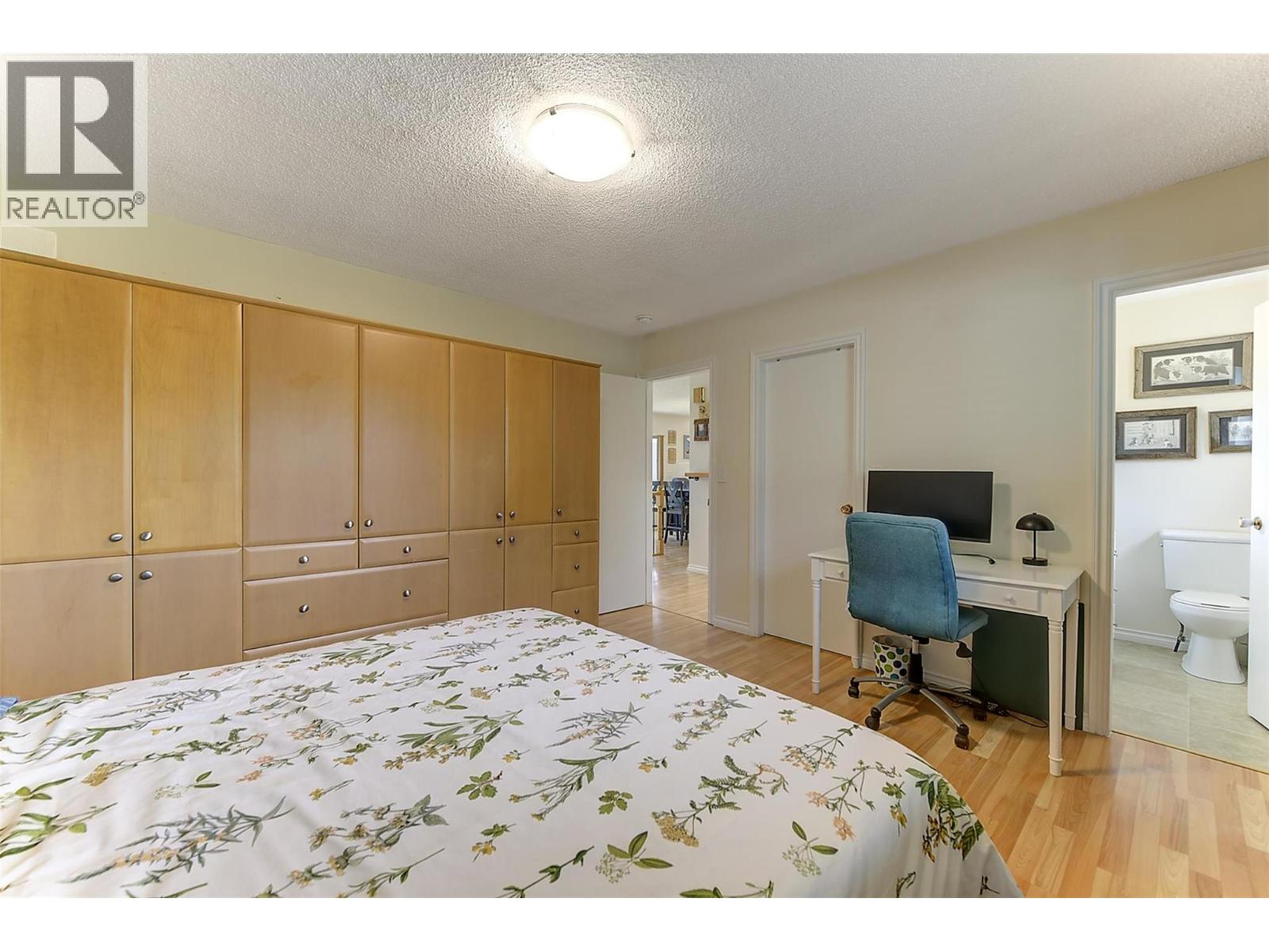 2139 Amundsen Road