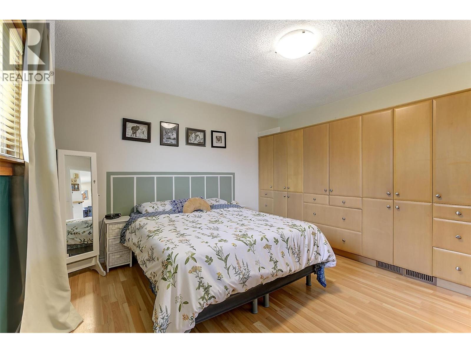 2139 Amundsen Road