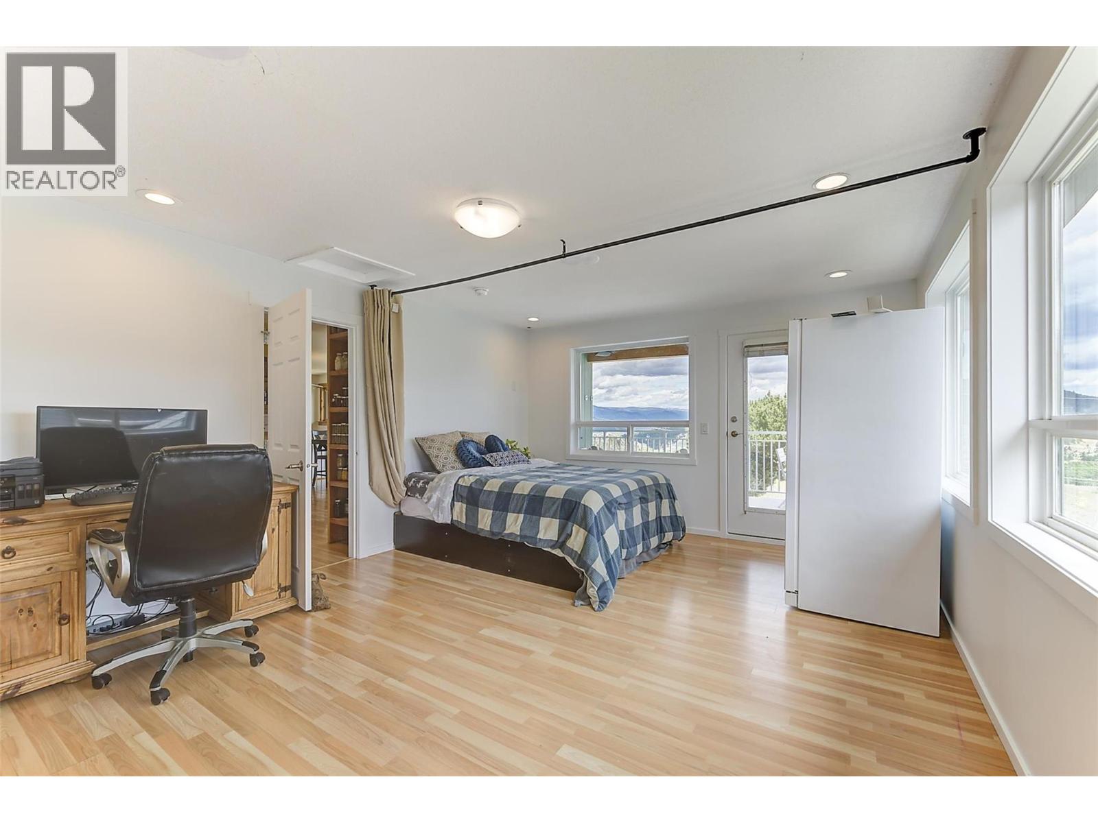 2139 Amundsen Road