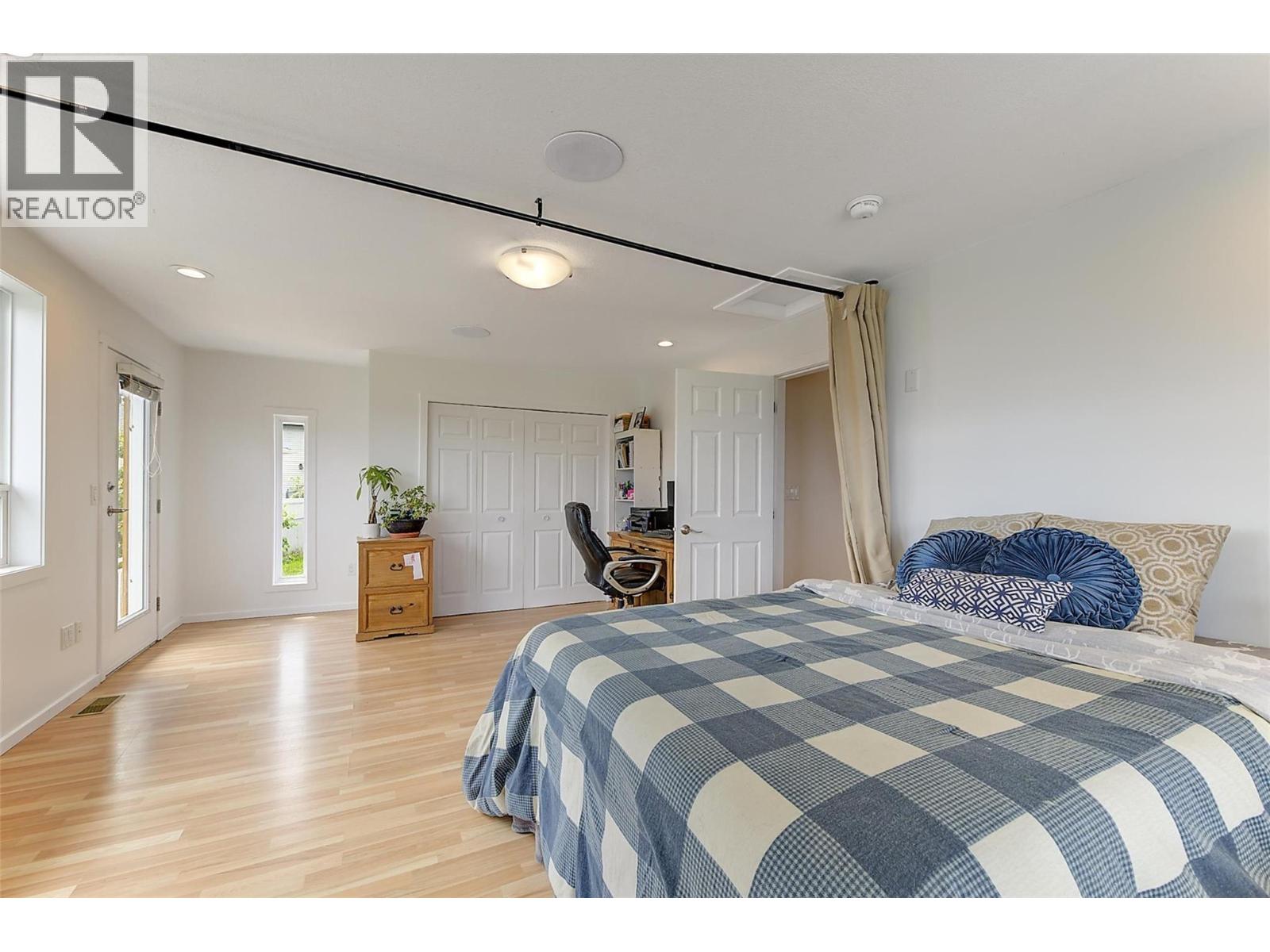 2139 Amundsen Road