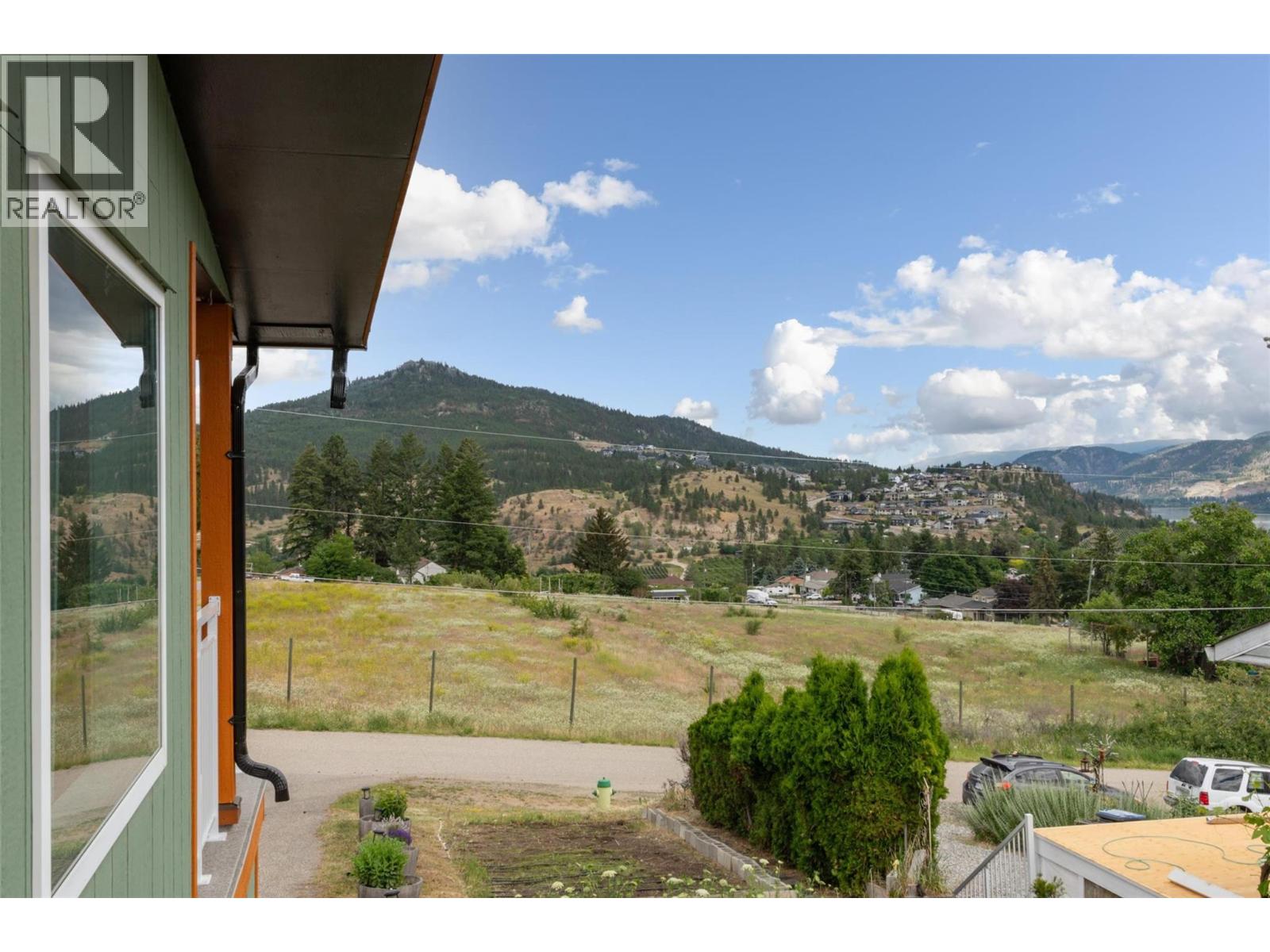 2139 Amundsen Road