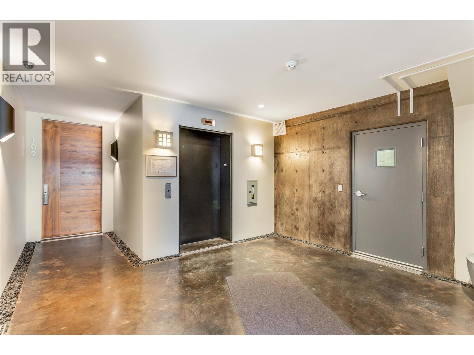 446 WEST Avenue Unit# 102