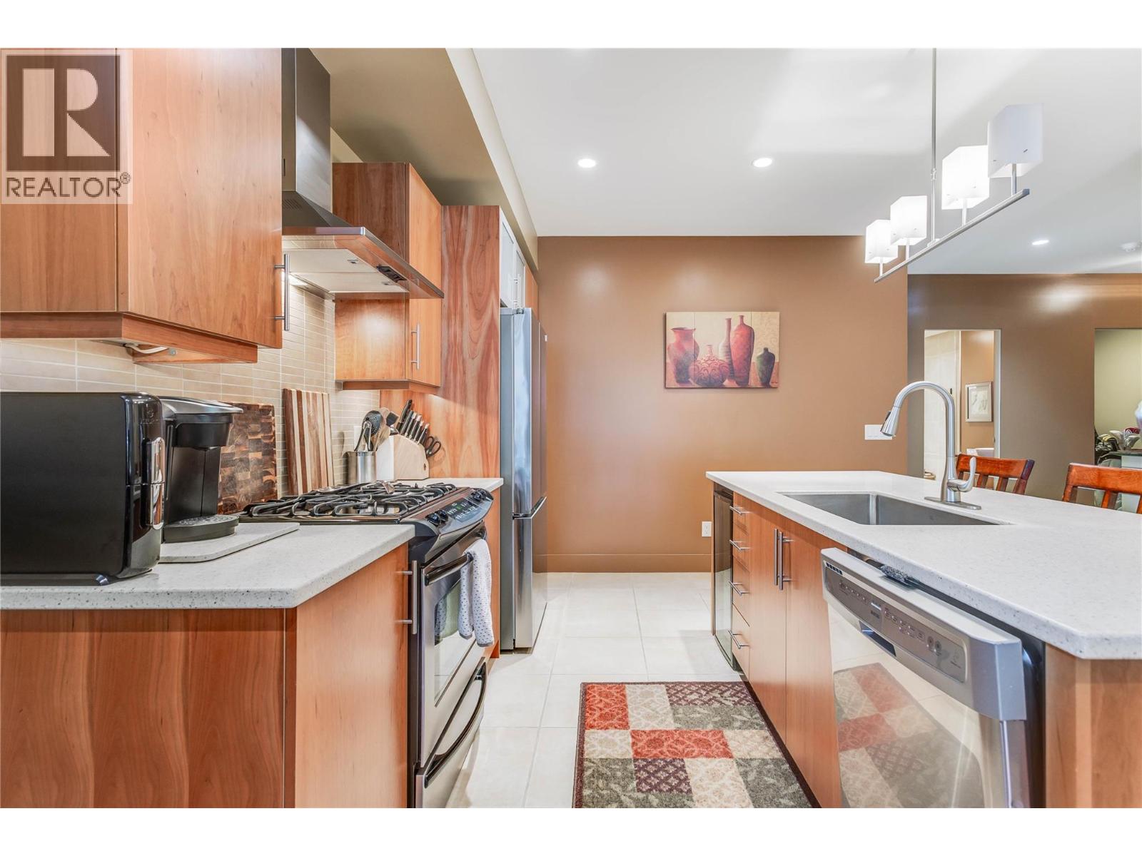 446 WEST Avenue Unit# 102