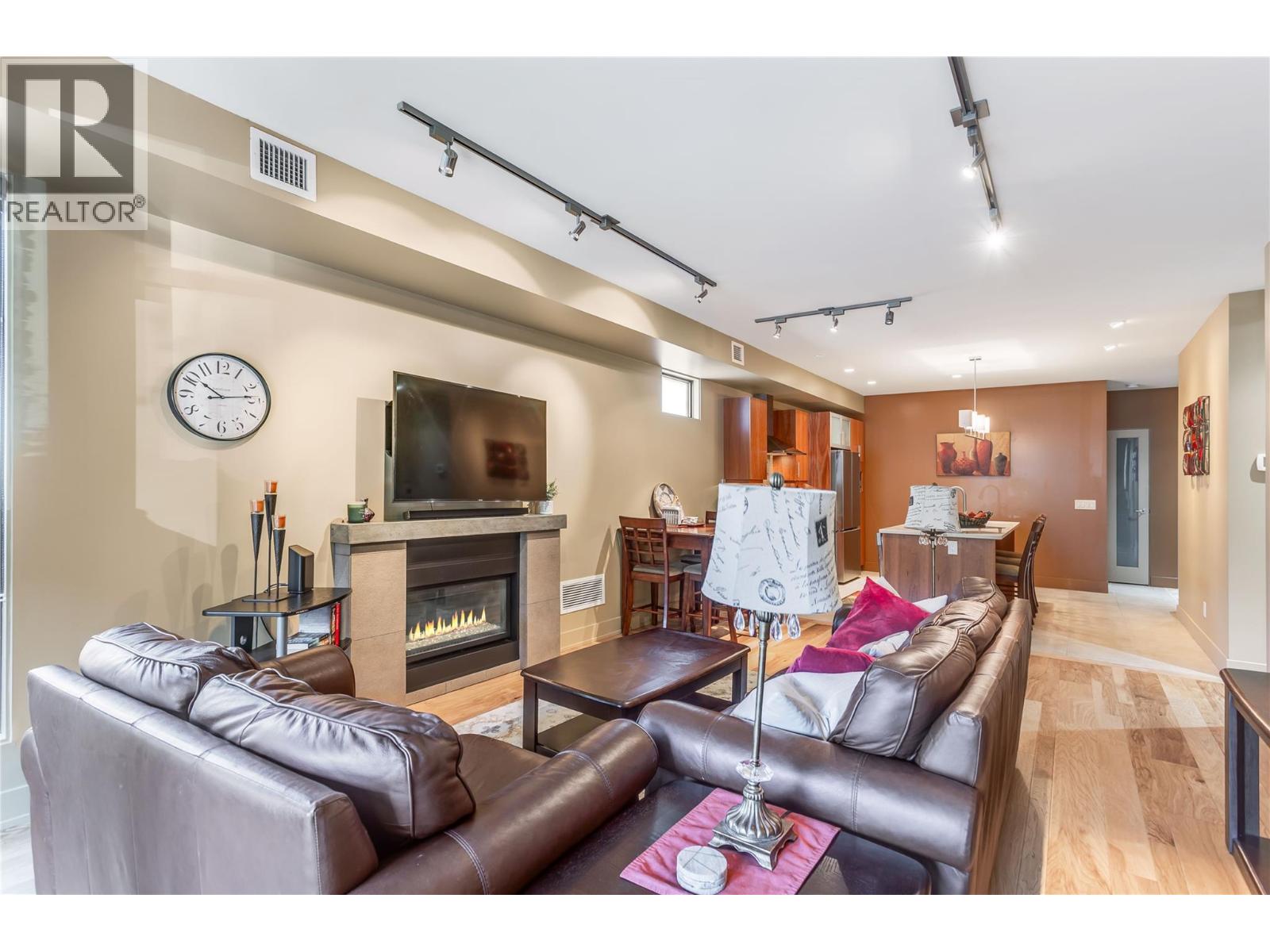 446 WEST Avenue Unit# 102