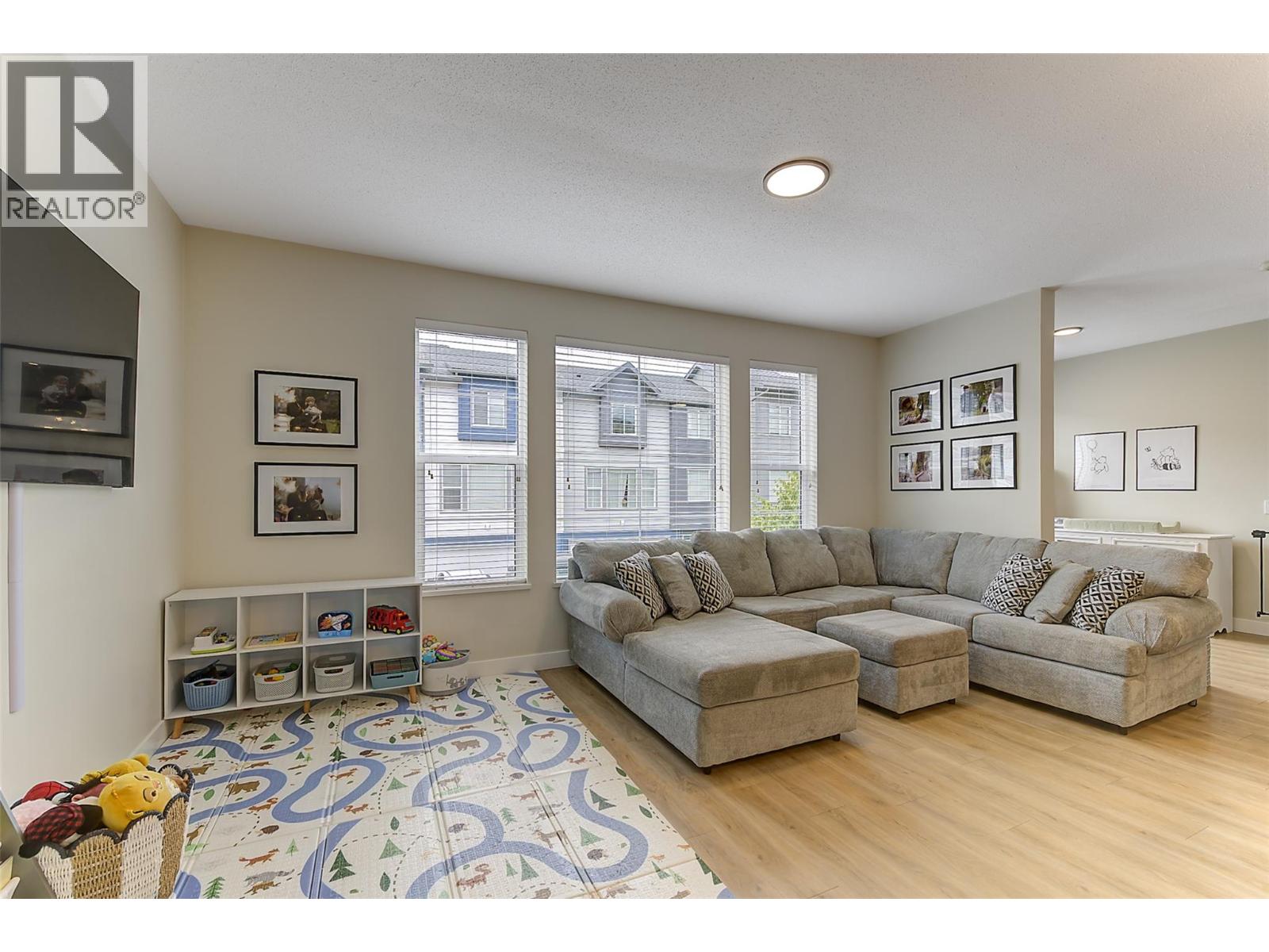 4025 Gellatly Road S Unit# 111
