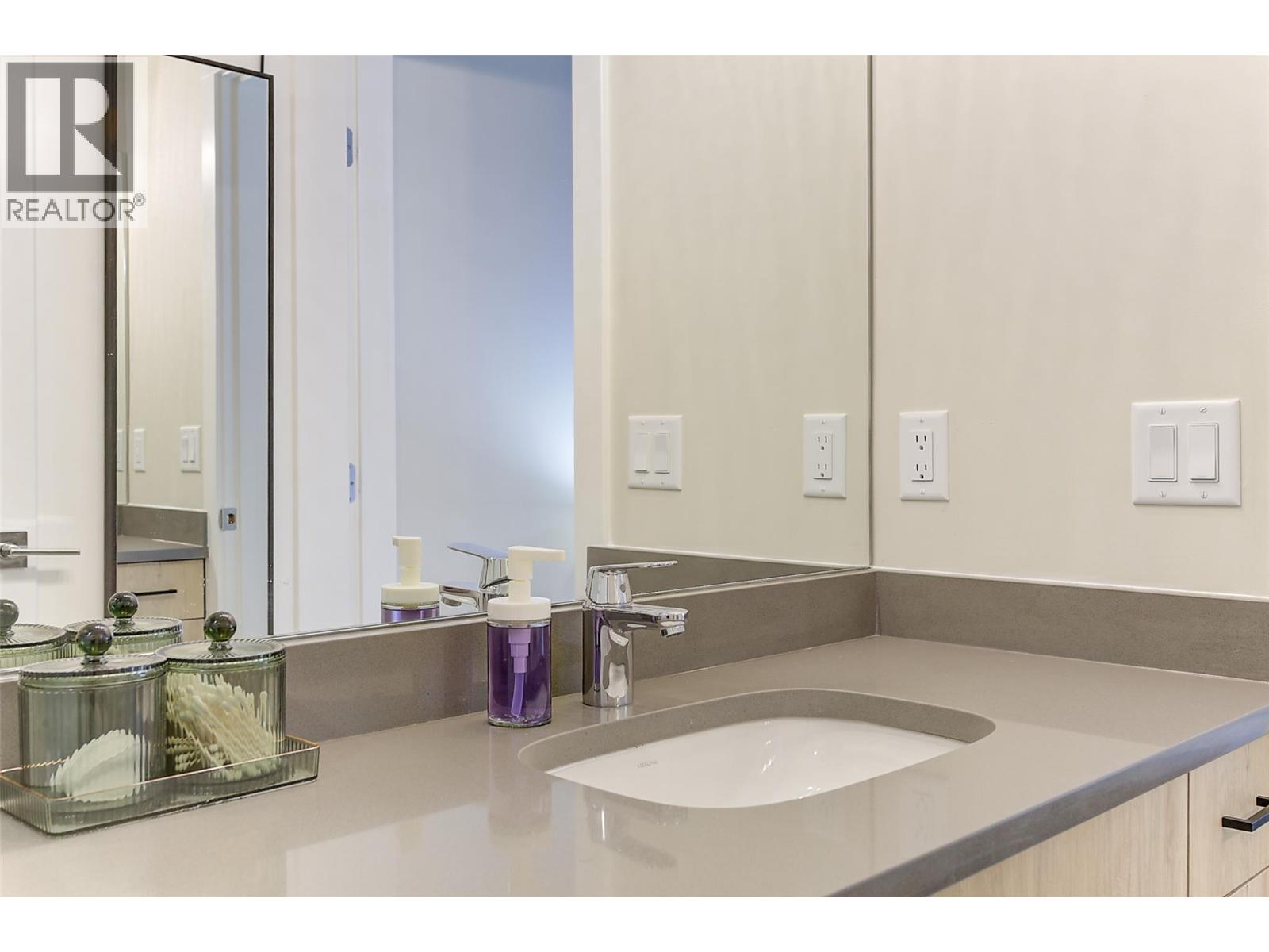 4025 Gellatly Road S Unit# 111