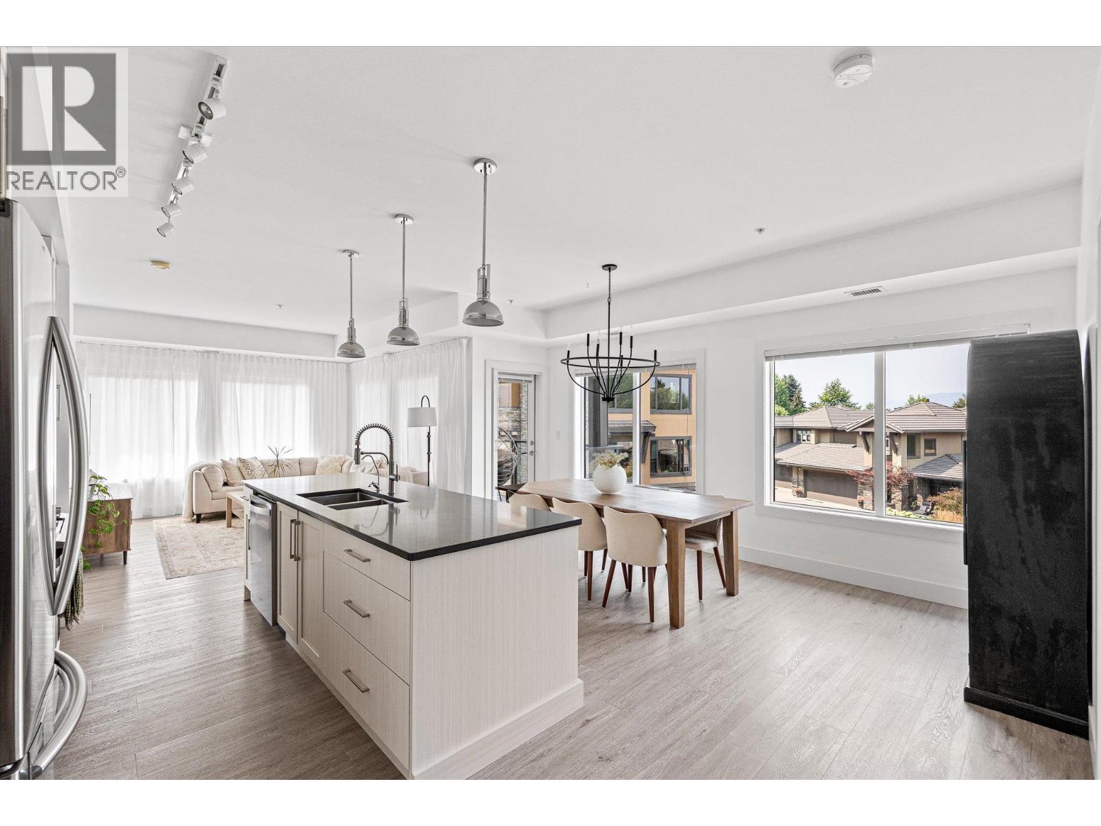 4380 Lakeshore Road Unit# 206
