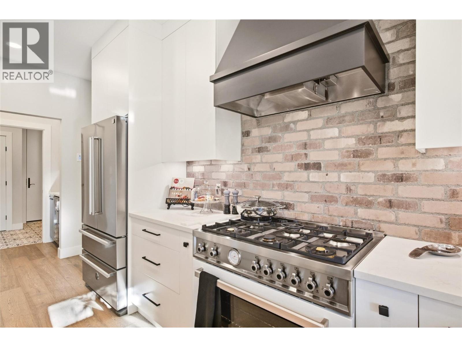 1675 Willow Crescent Unit# 3 Lot# 3