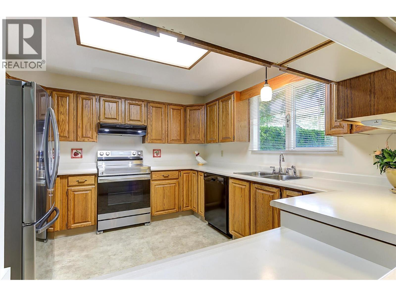 2434 Rhondda Crescent