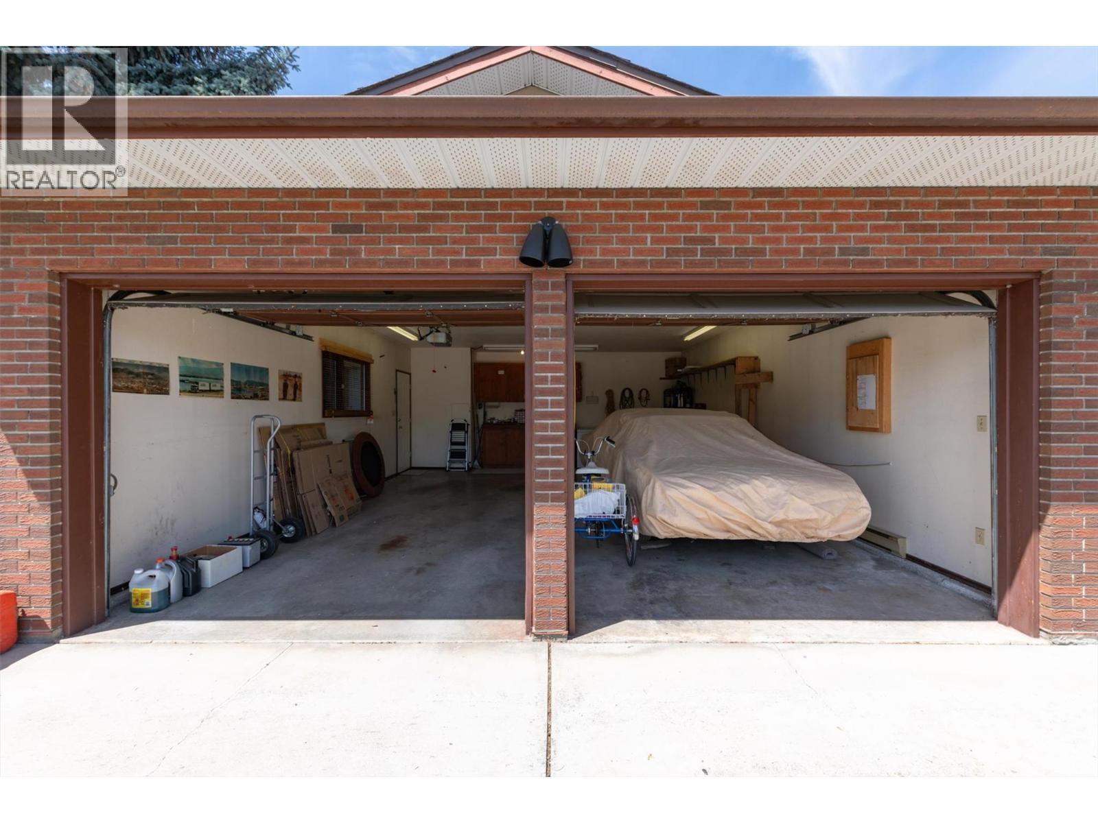 2434 Rhondda Crescent