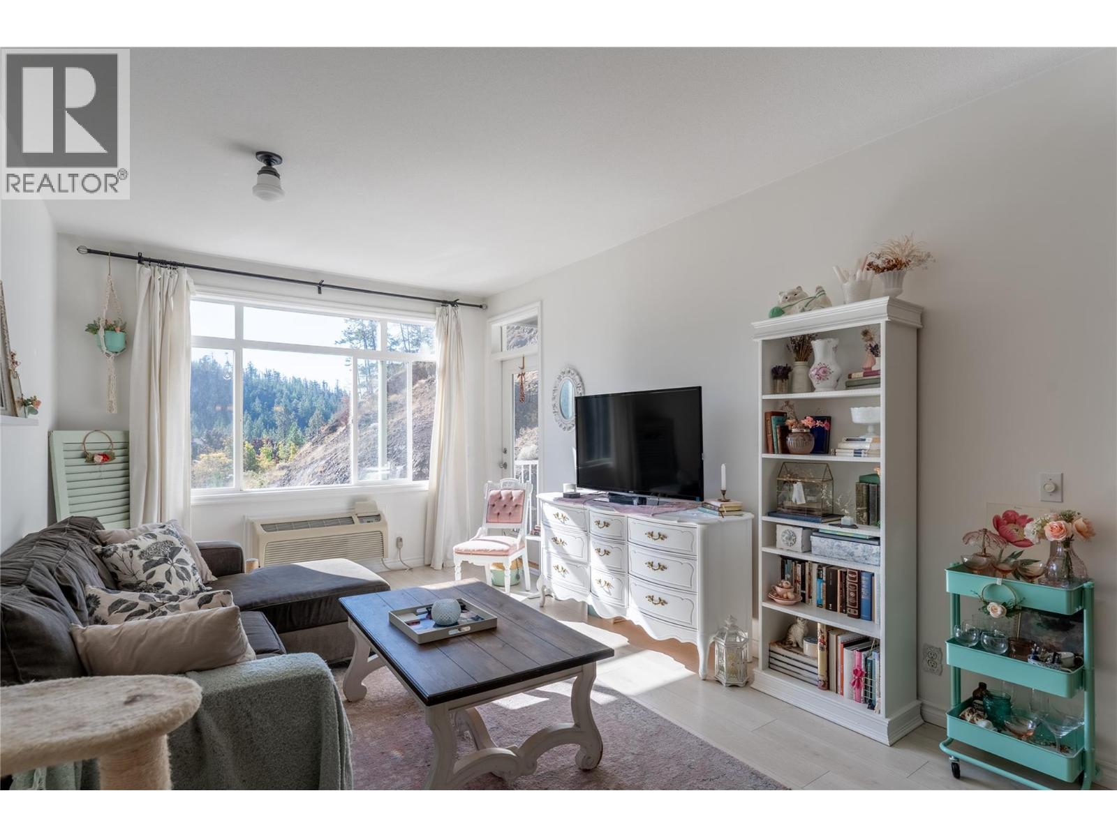 2523 Shannon View Drive Unit# 203