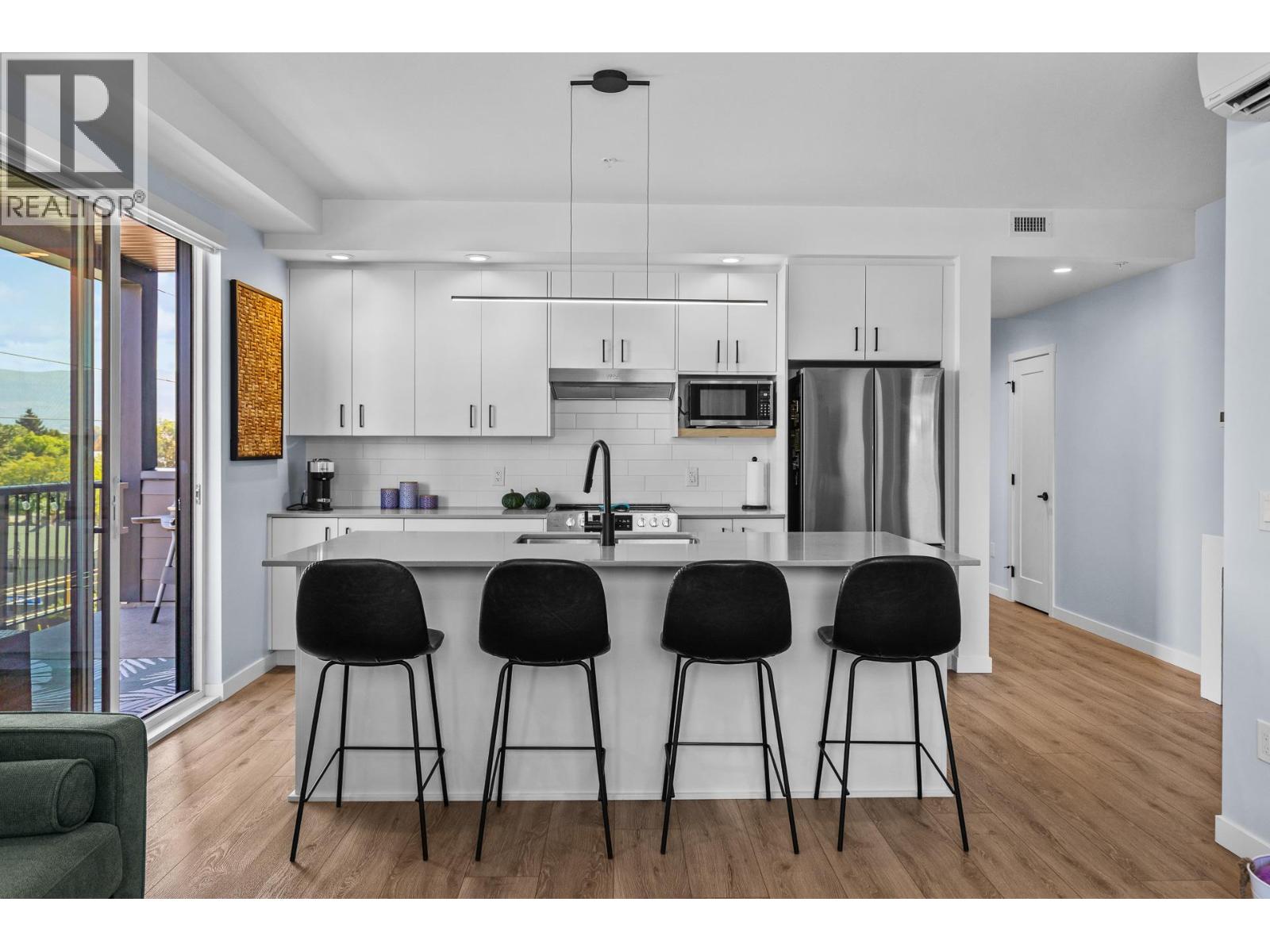 660 Cawston Avenue N Unit# 407