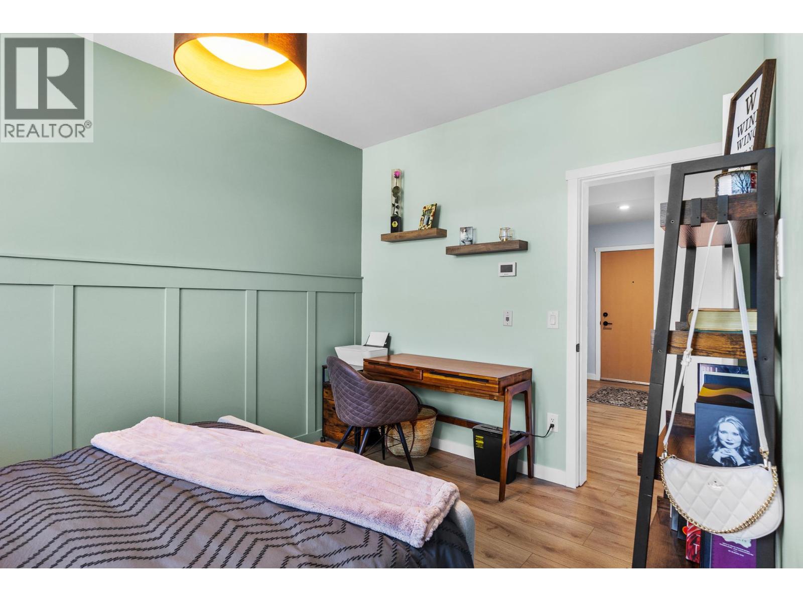 660 Cawston Avenue N Unit# 407