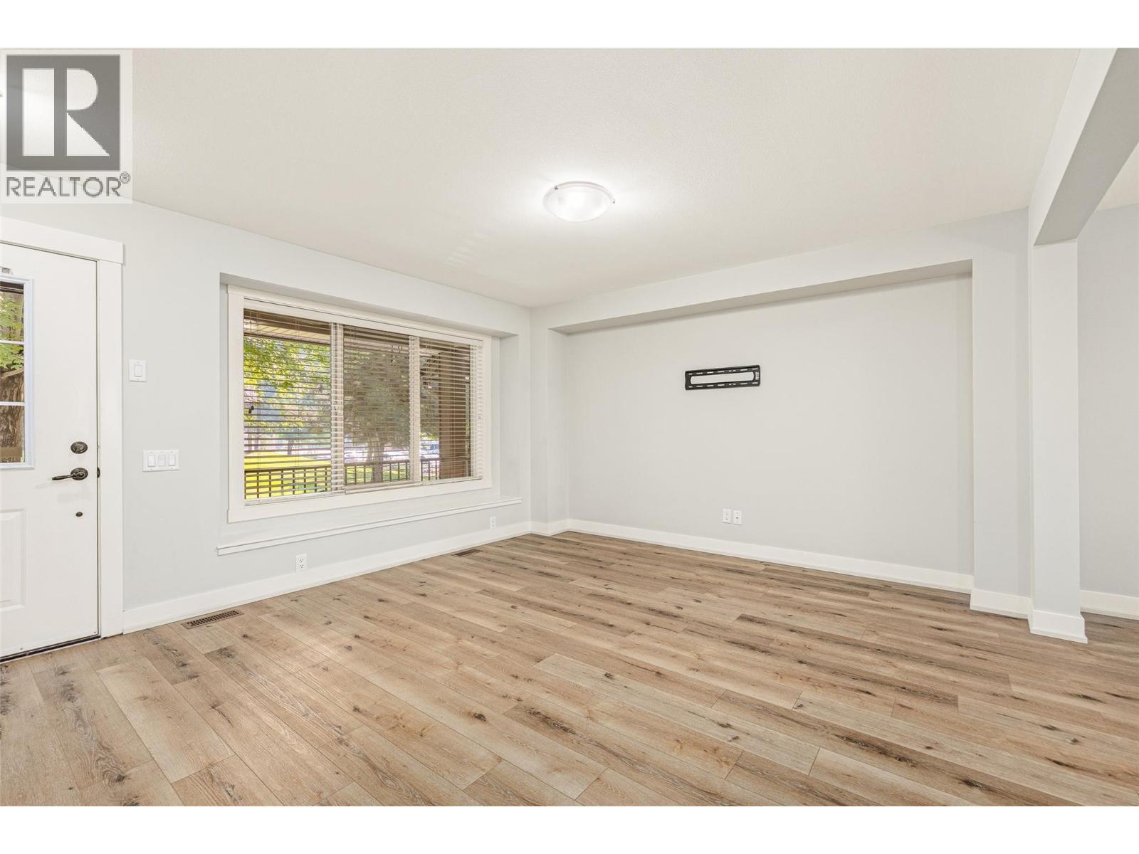 1651 Lynrick Road Unit# 105