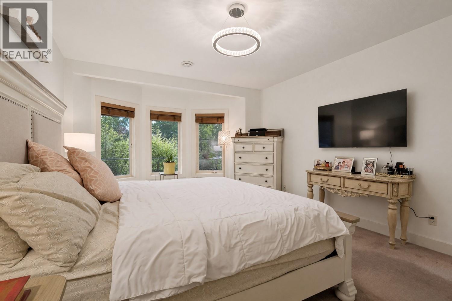 3420 Camelback Drive