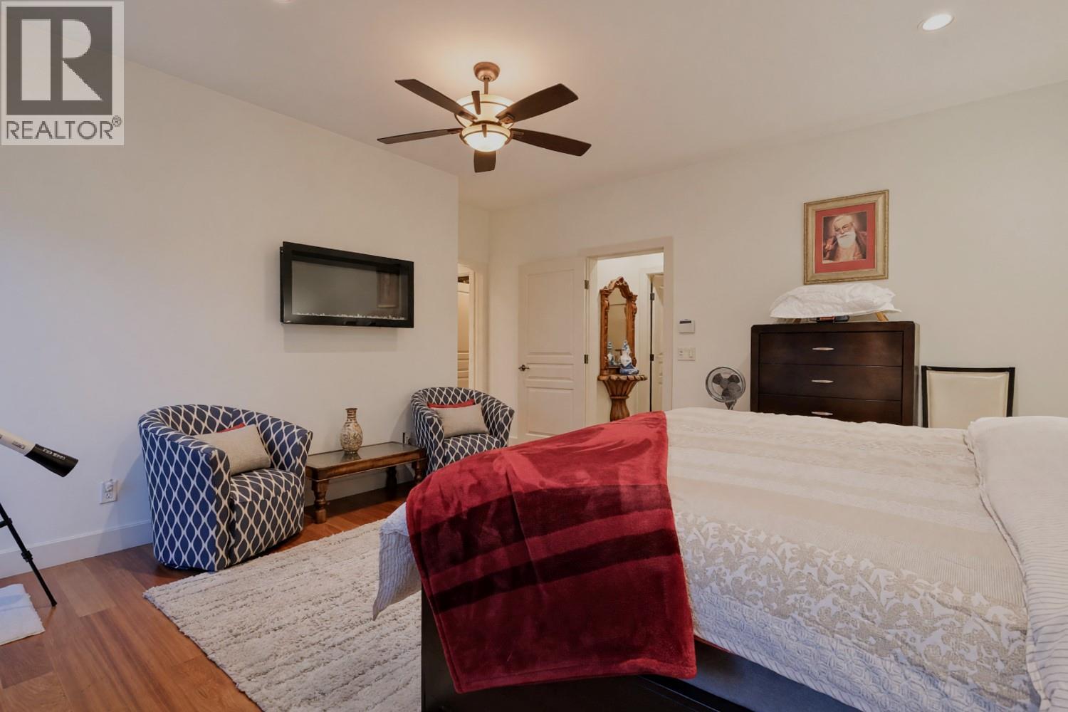 3420 Camelback Drive