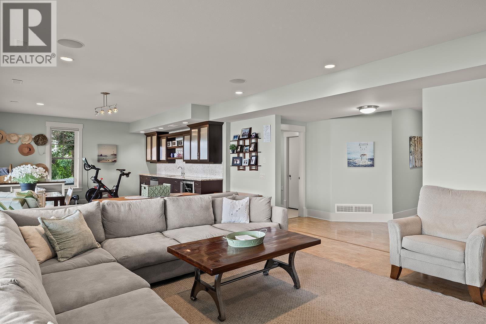 2259 Westside Place