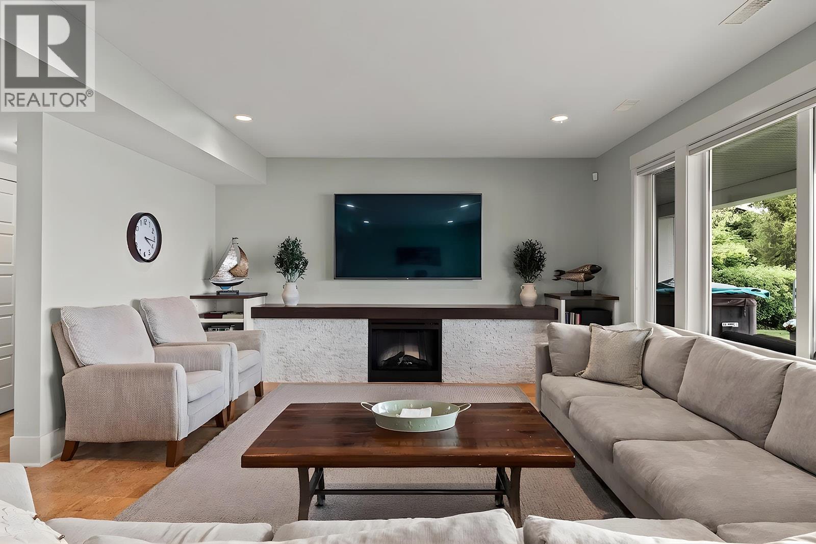 2259 Westside Place