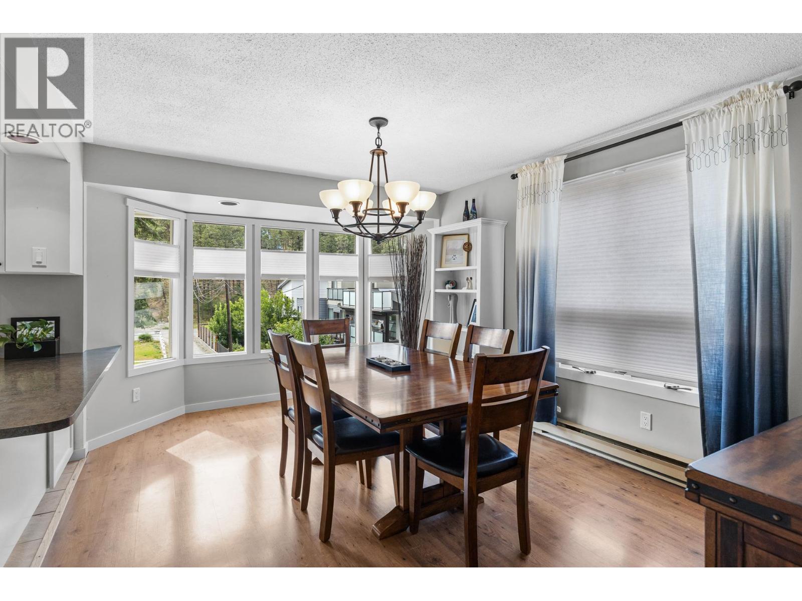 353 Clifton Road S