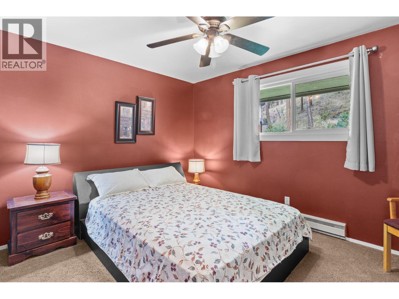 353 Clifton Road S