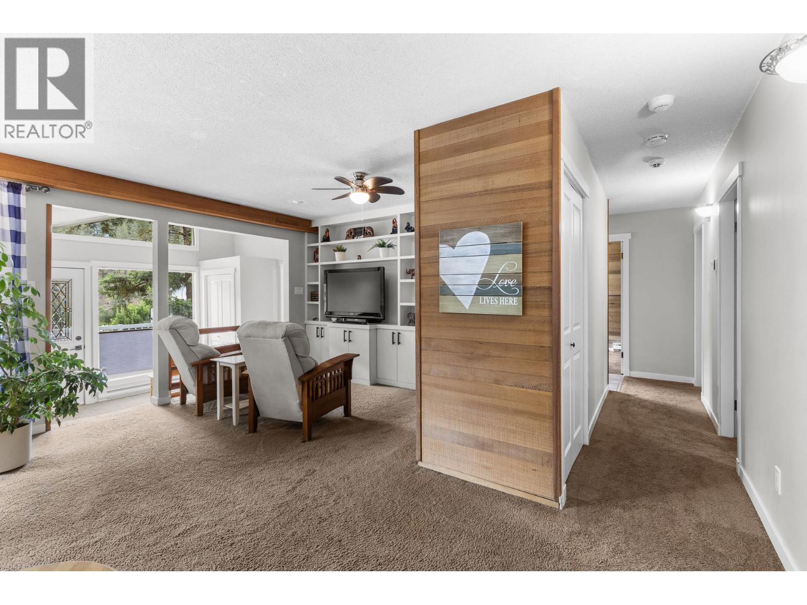 353 Clifton Road S
