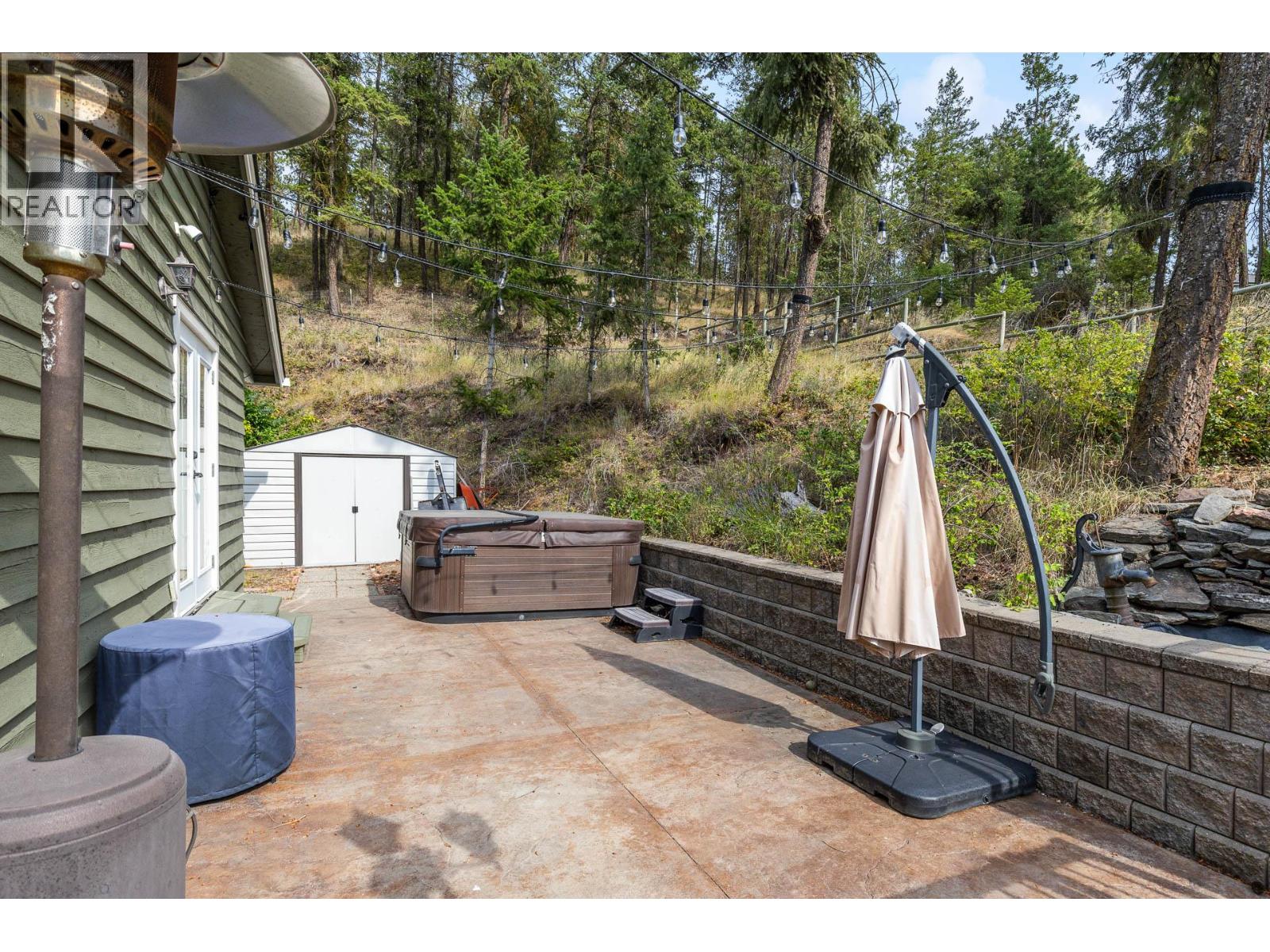 353 Clifton Road S