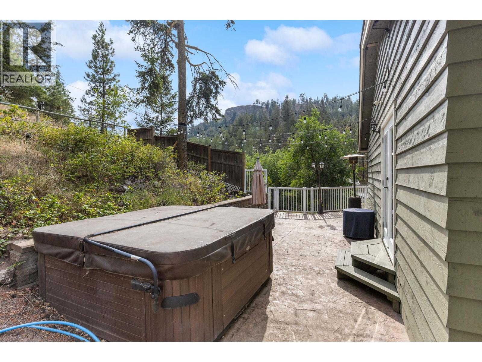 353 Clifton Road S