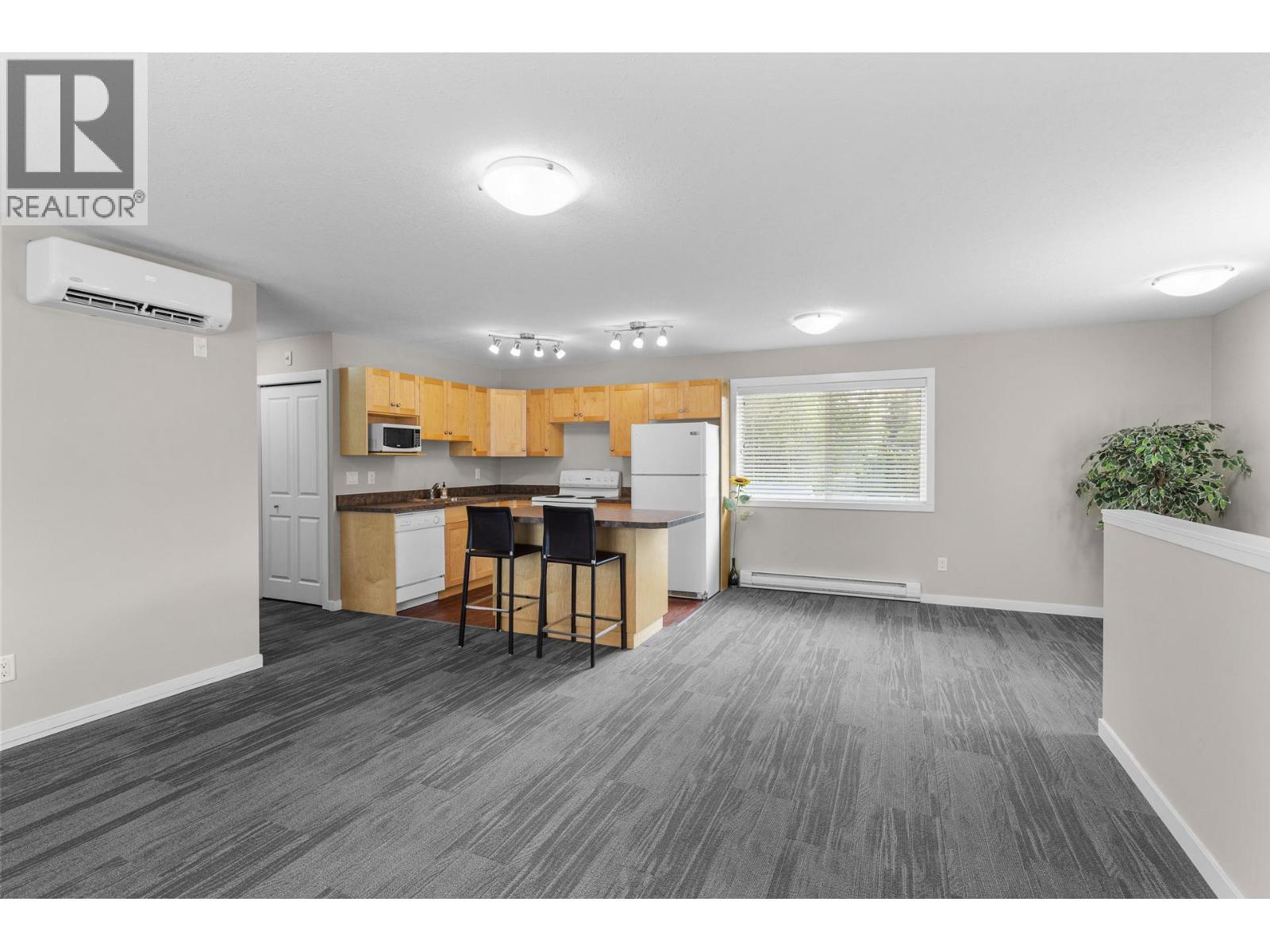 353 Clifton Road S