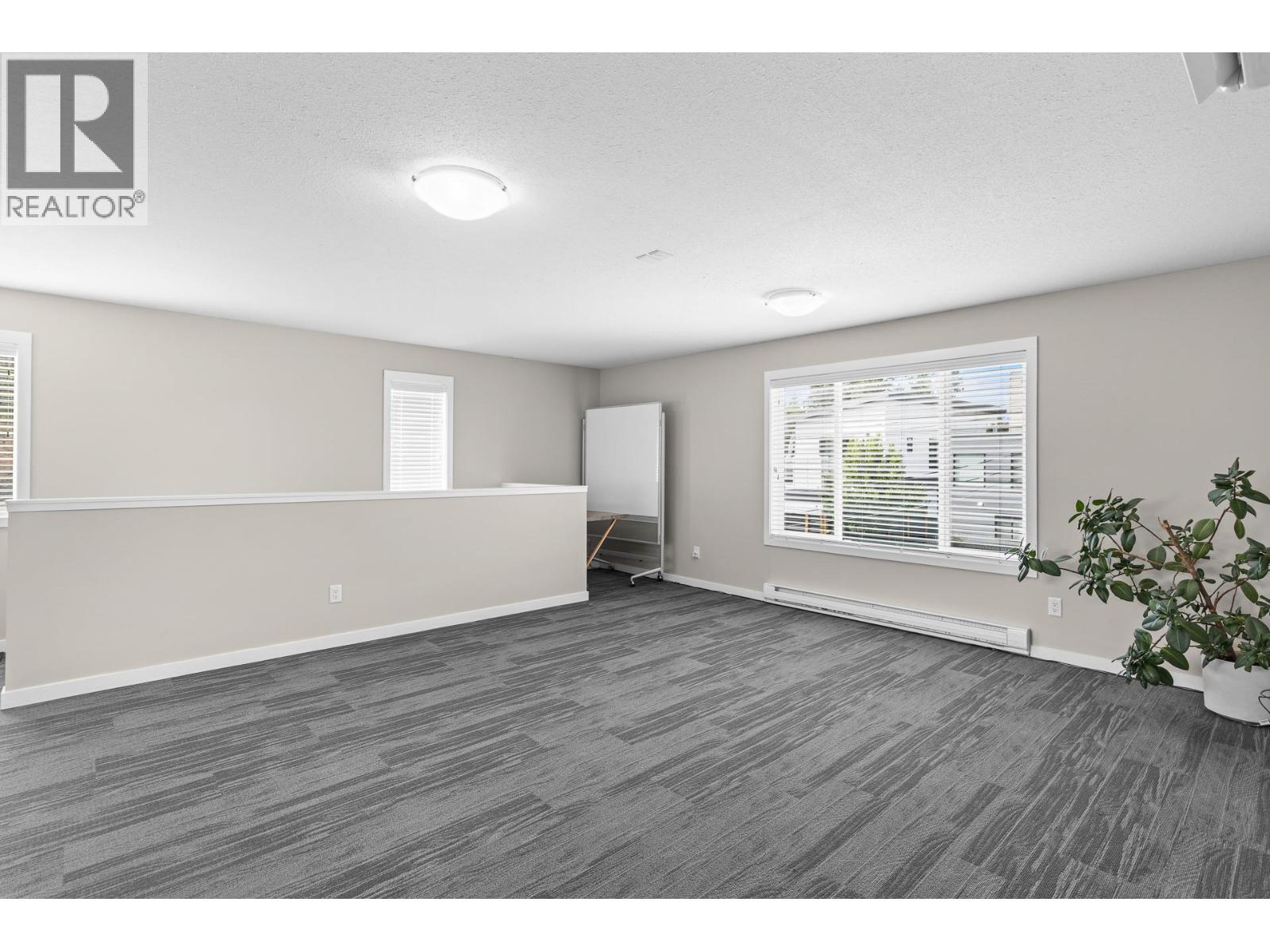 353 Clifton Road S