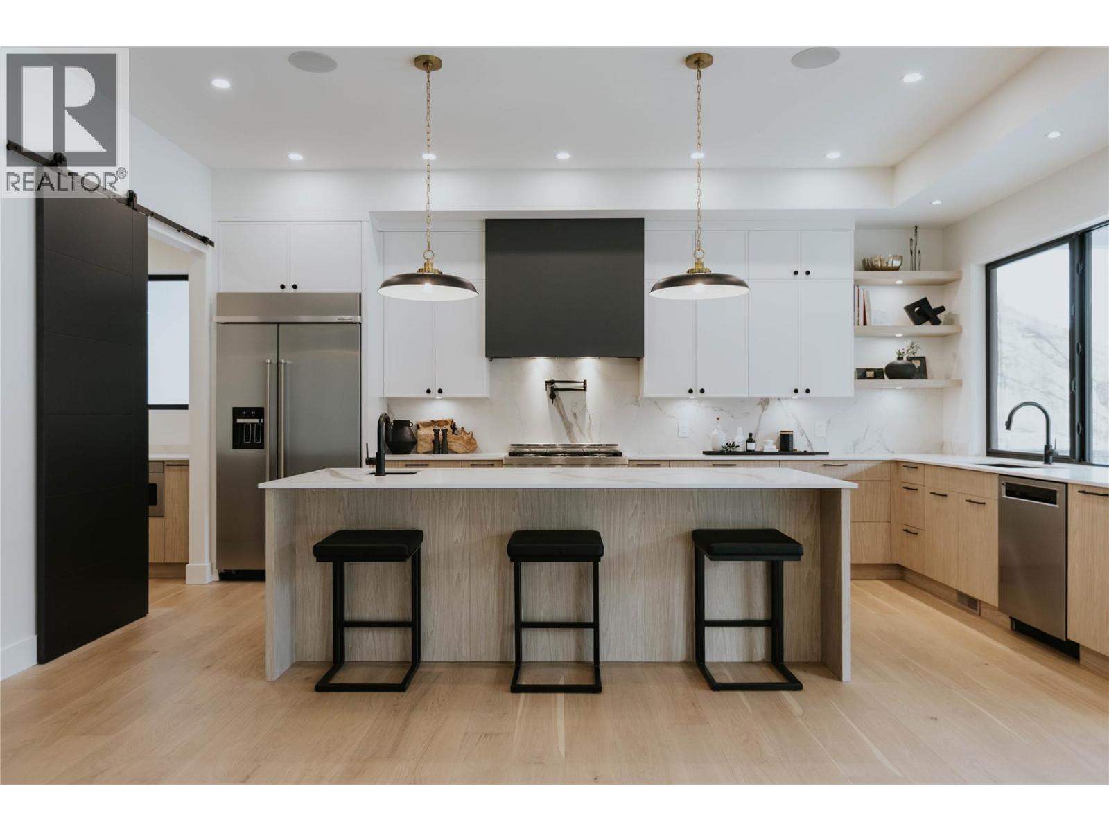 5533 Foothill Court