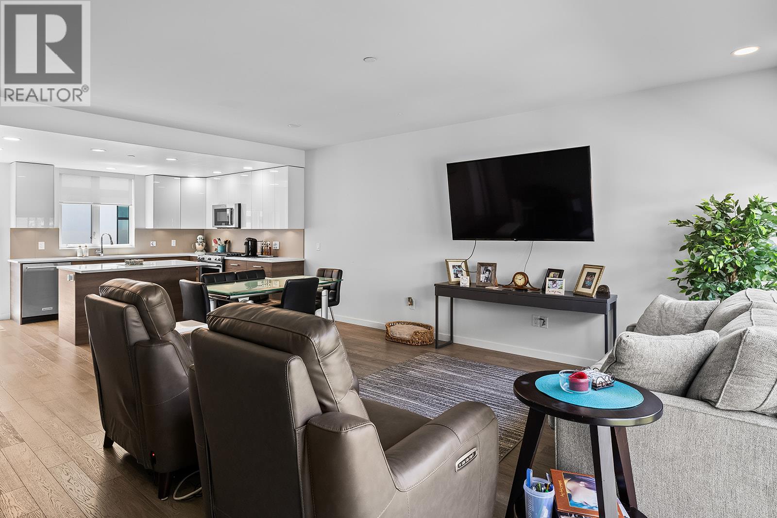 1515 Highland Drive N Unit# 20