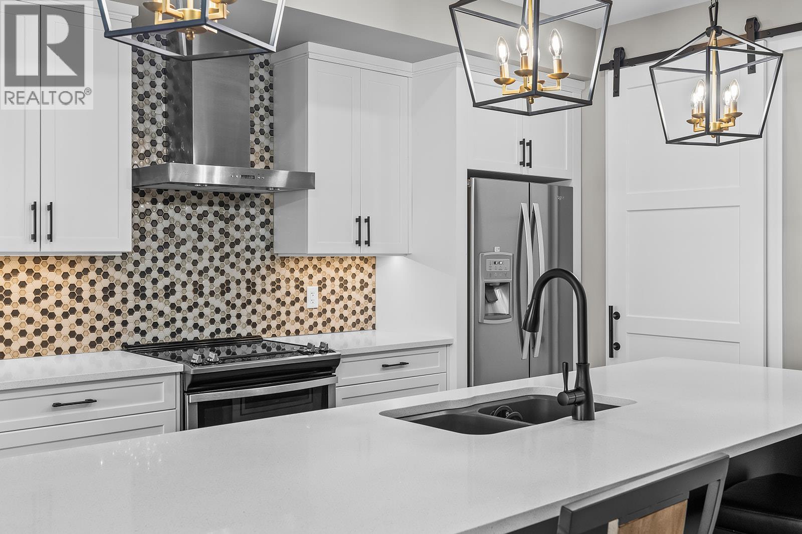 3352 Hawks Crescent