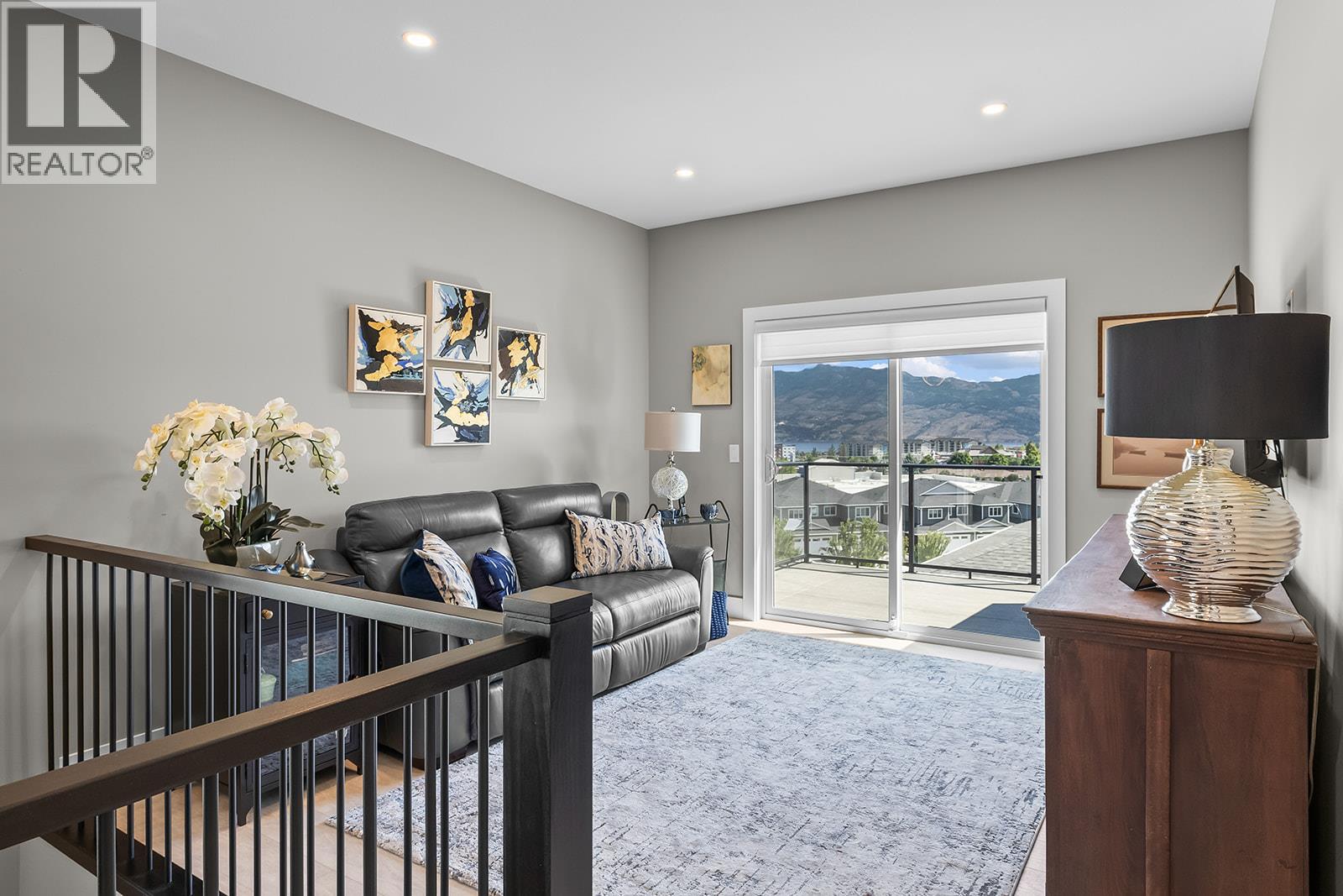 3352 Hawks Crescent