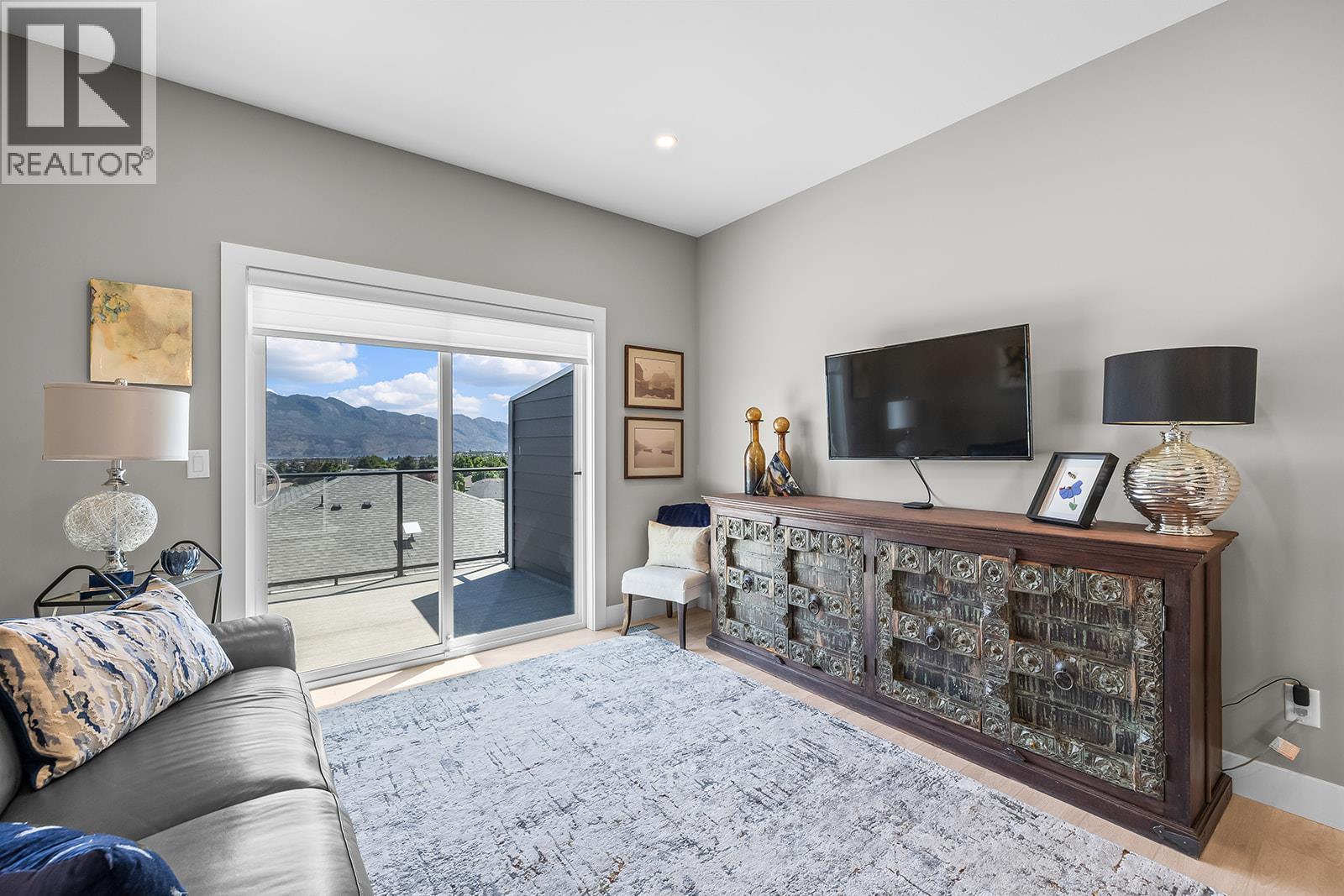 3352 Hawks Crescent
