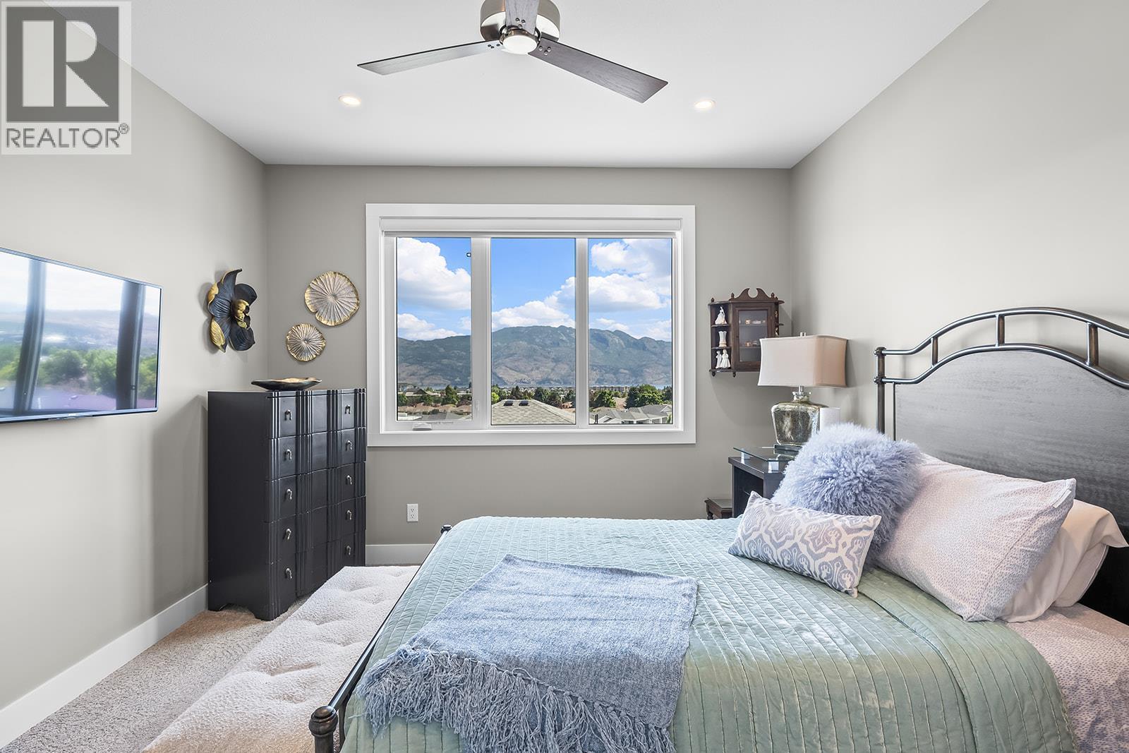 3352 Hawks Crescent