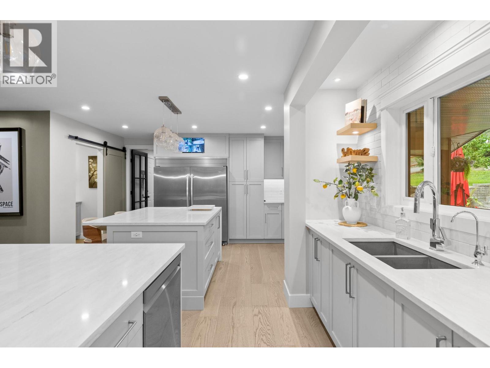 7654 Falconridge Crescent