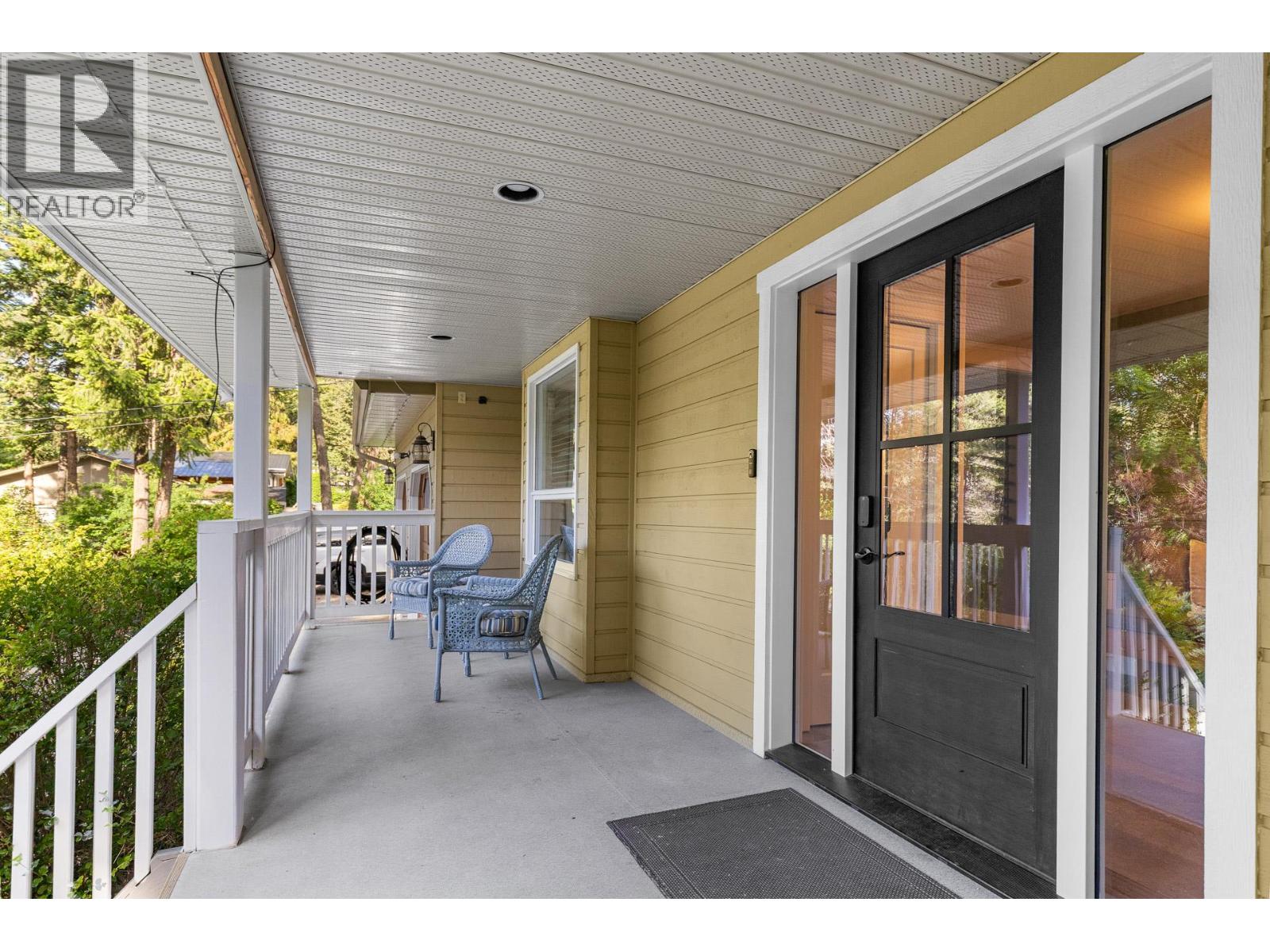 7654 Falconridge Crescent