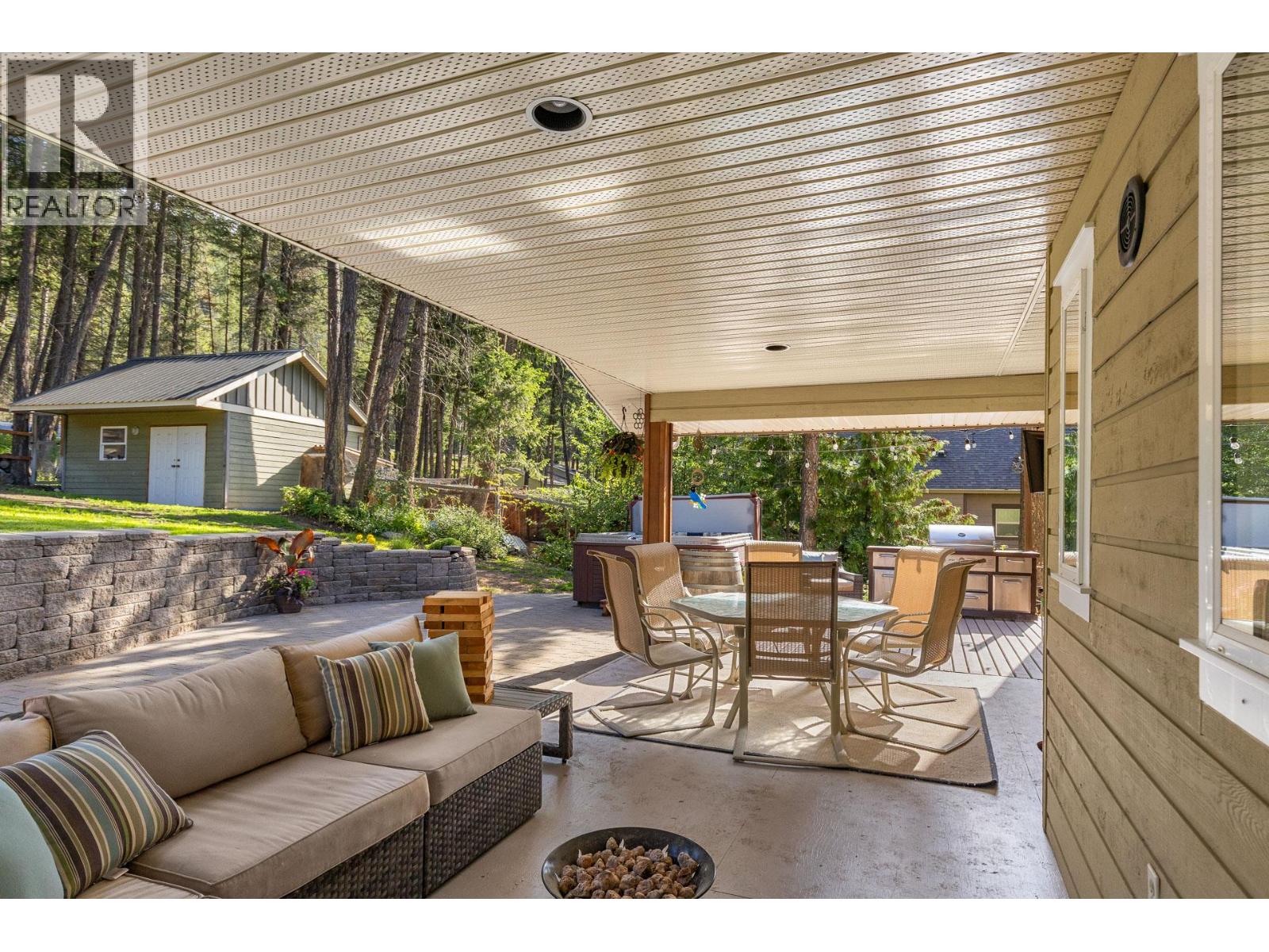 7654 Falconridge Crescent