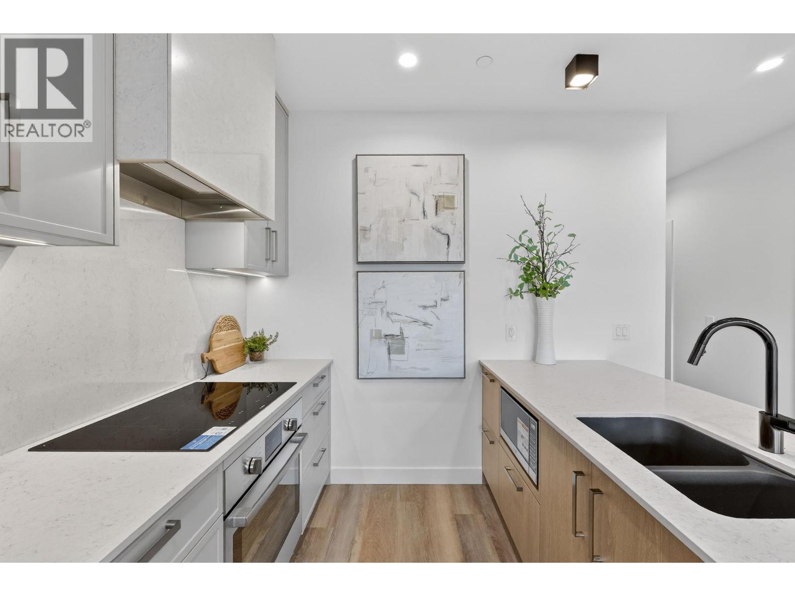 3340 Lakeshore Road Unit# 803