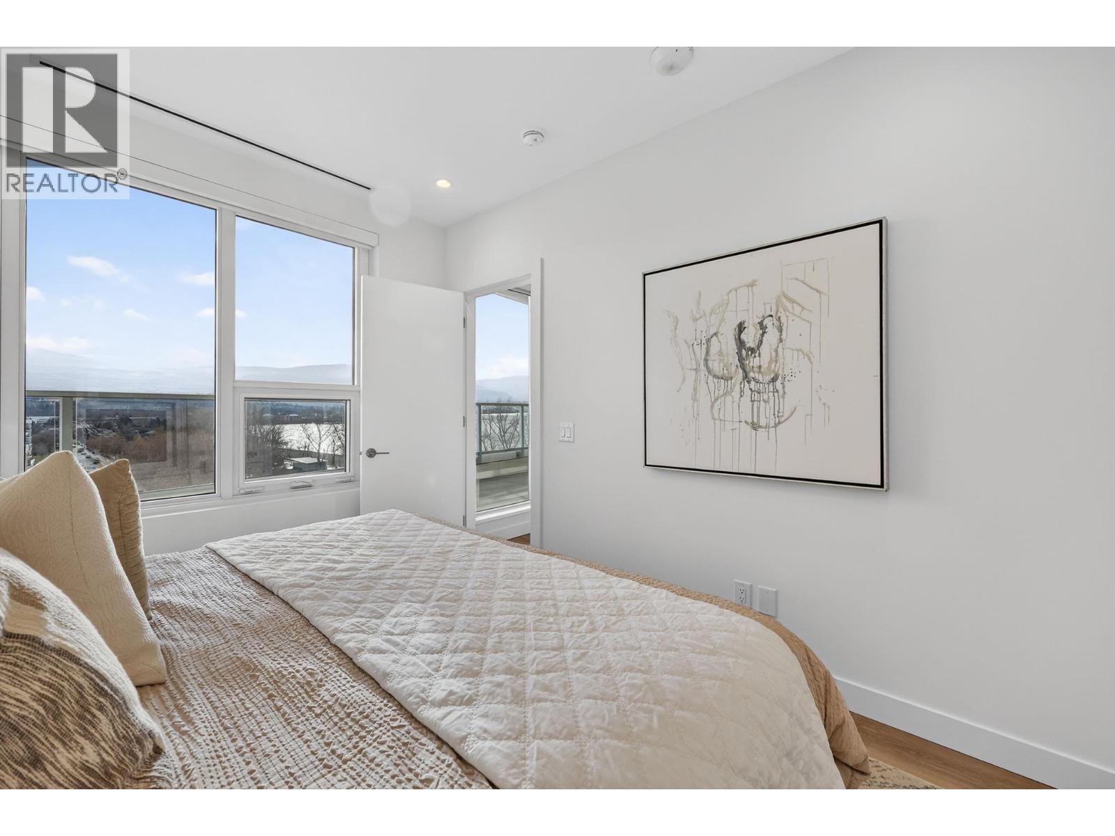 3340 Lakeshore Road Unit# 803