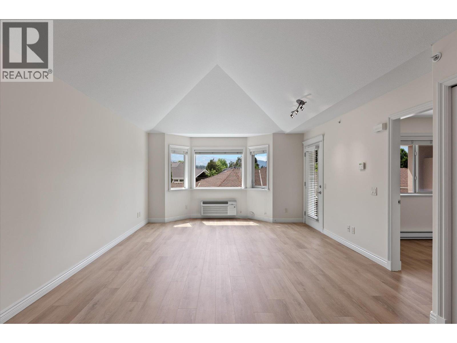 4433 Gordon Drive Unit# 212